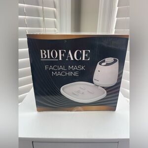 White Facial Mask Machine